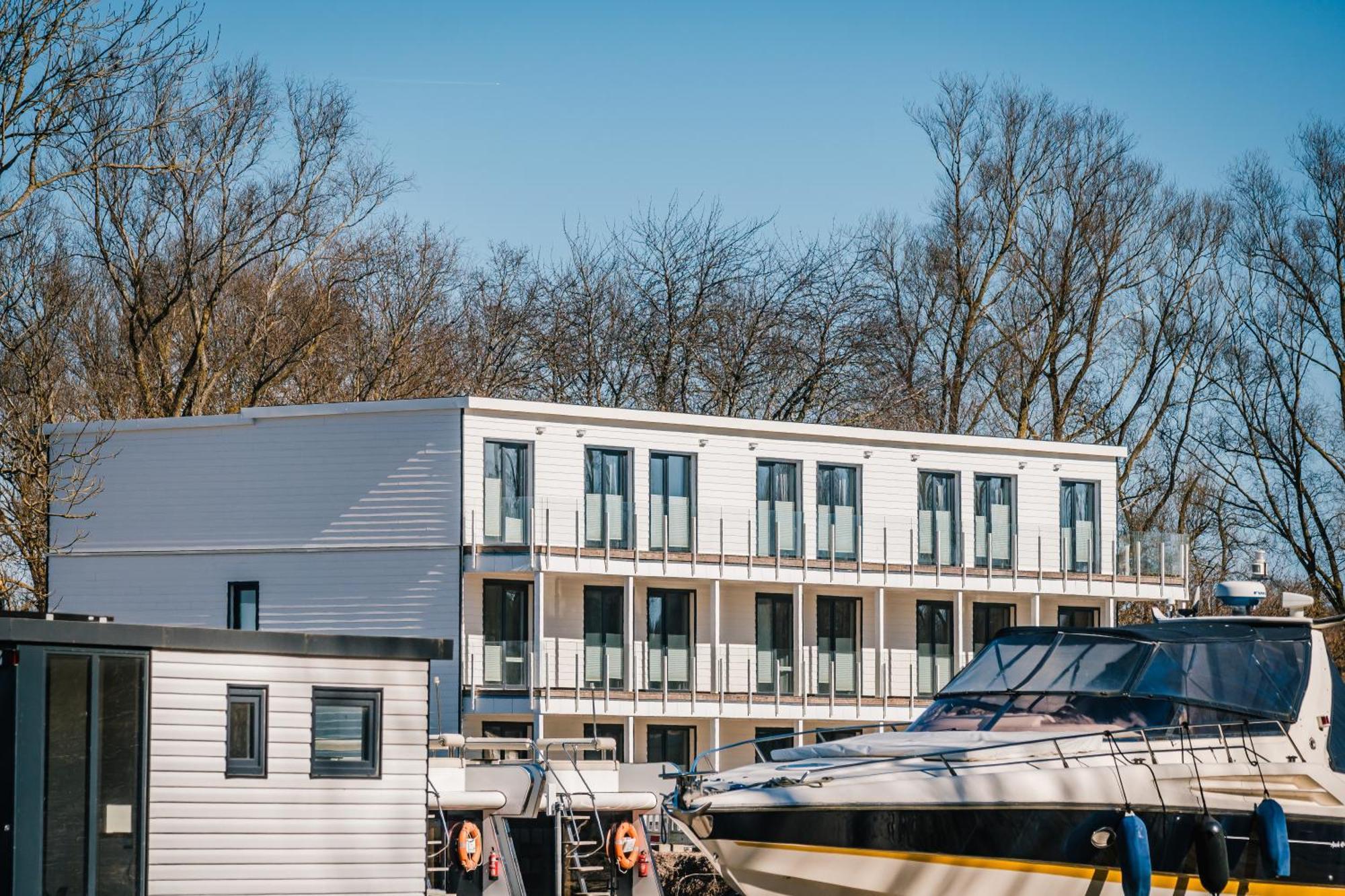 Neuhof  Marina Martinshafen - Lotsenhaus酒店 外观 照片